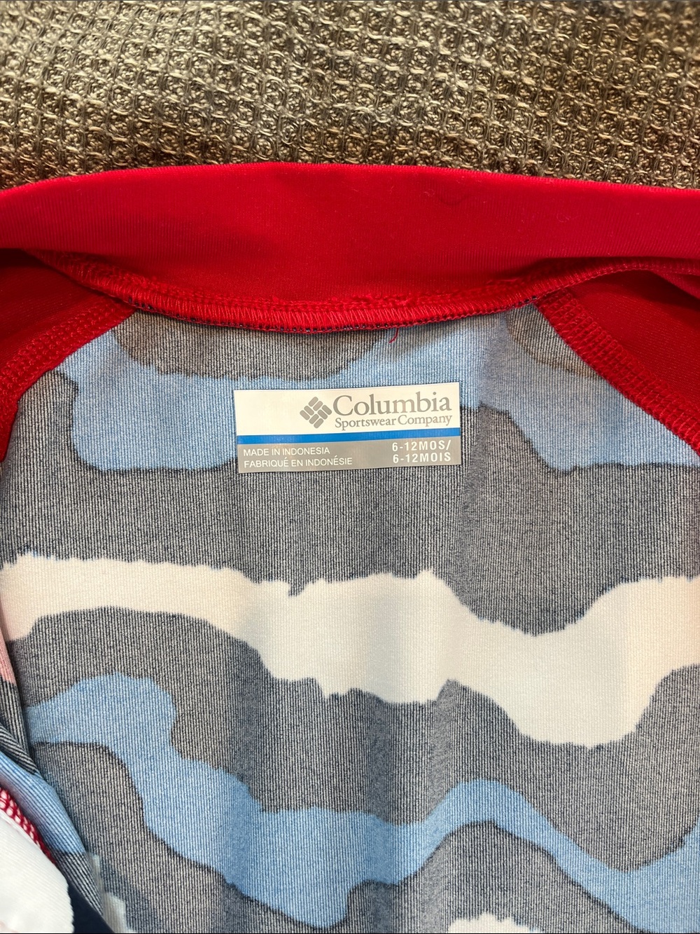 Columbia Red Long-Sleeve Kids Rashguard One-Piece with Blue & White Wave Pattern - Picture 3 of 4